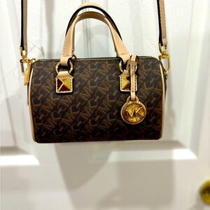 ***NWT***
Michael Kors logo mini duffel style bag